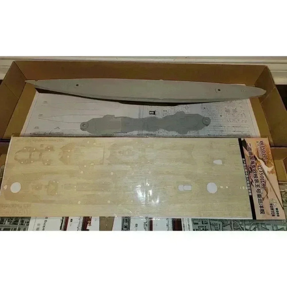 1/350 Scale German Heavy Cruiser Prinz Eugen 1945 - Picture 2 of 8